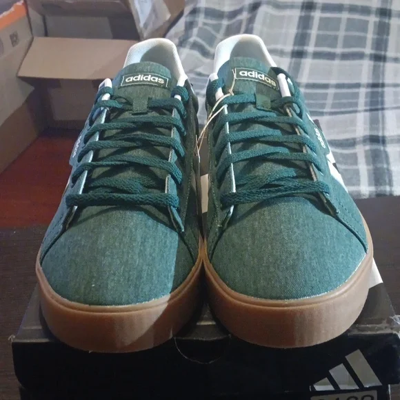 Adidas Daily 3.0 in the "Collegiate Green Gum" Colorway Mens 11 New With Tags - Picture 4 of 10